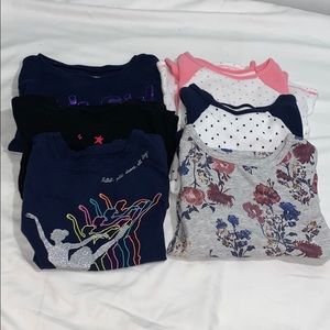 6 Old Navy 4T tshirts ( 3 long, 3 short sleeved)